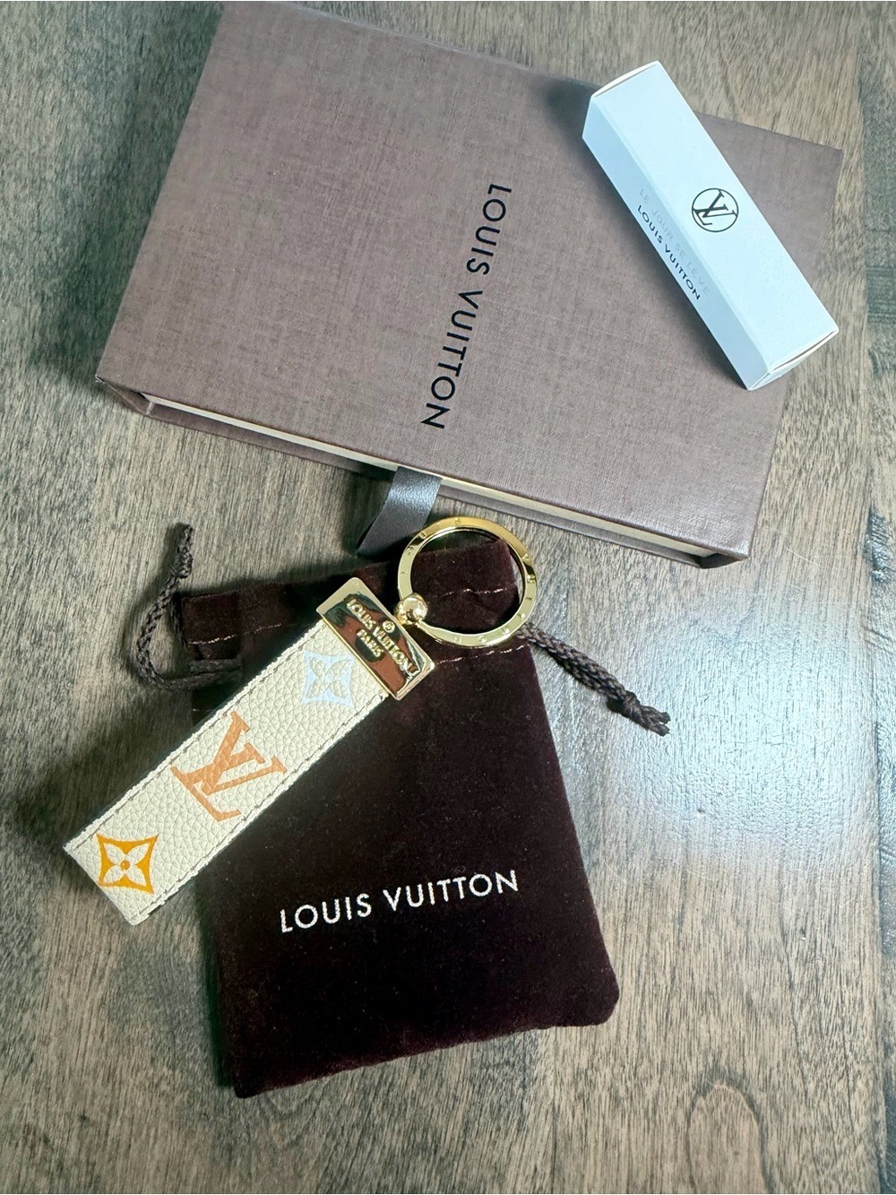 Louis Vuitton Beige and Gold Monogram Key Ring Strap - Picture 2 of 6